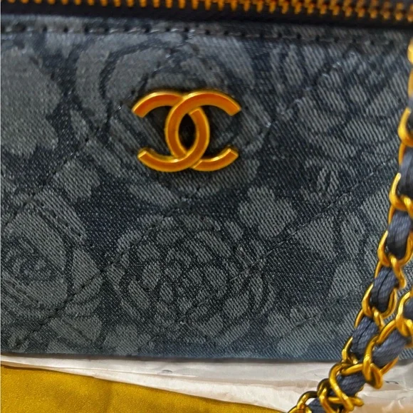 Chanel Makeup line Blue Floral Denim Shoulder Bag with Gold Accents - Picture 6 of 16
